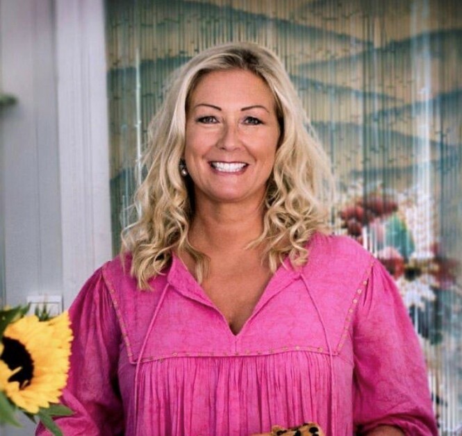 - Pride er for oss selve symbolet på ekte og grenseløs kjærlighet og vi er stolte av å kunne være med som sponsor av Pride, sier Kajsa Nylander i Kajsas Catering. - Pride er for oss selve symbolet på ekte og grenseløs kjærlighet og vi er stolte av å kunne være med som sponsor av Pride, sier Kajsa Nylander i Kajsas Catering.