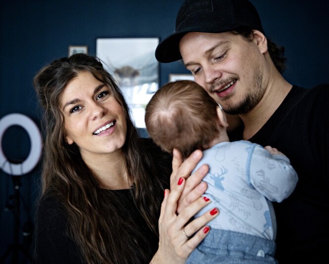 PRIVATLIV: Siden lille Falk kom til verden har Kristin og Dennis delt et par bilder av ham. Det vil derimot ikke bli hverdagskost å få se ansiktet hans. Snarere tvert imot, forteller foreldrene. Foto: NTB Scanpix PRIVATLIV: Siden lille Falk kom til verden har Kristin og Dennis delt et par bilder av ham. Det vil derimot ikke bli hverdagskost å få se ansiktet hans. Snarere tvert imot, forteller foreldrene. Foto: NTB Scanpix