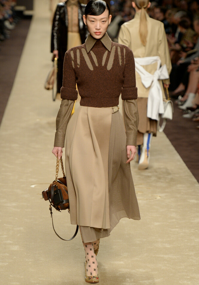 Elegant og stramt fra Fendi. FOTO: NTB/Scanpix Elegant og stramt fra Fendi. FOTO: NTB/Scanpix