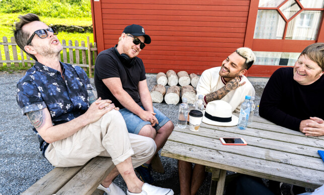 INGEN PENGEMASKIN: Firkløveret avviser at den omfangsrike sommerturneen er en pengemaskin. Mesteparten av inntektene går med til å lage en bra konsertopplevelse. - Vi sitter ikke igjen og er griserike, sier Kurt Nilsen. Foto: John T. Pedersen / Dagbladet INGEN PENGEMASKIN: Firkløveret avviser at den omfangsrike sommerturneen er en pengemaskin. Mesteparten av inntektene går med til å lage en bra konsertopplevelse. - Vi sitter ikke igjen og er griserike, sier Kurt Nilsen. Foto: John T. Pedersen / Dagbladet