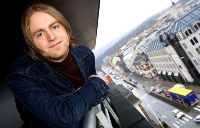 BYLARM-HYPE: En 21 år gammel Askil Holm under Bylarm i Kristiansand i 2002, der han var blant bransjens favoritter. Foto: Anders Grønneberg / Dagbladet BYLARM-HYPE: En 21 år gammel Askil Holm under Bylarm i Kristiansand i 2002, der han var blant bransjens favoritter. Foto: Anders Grønneberg / Dagbladet