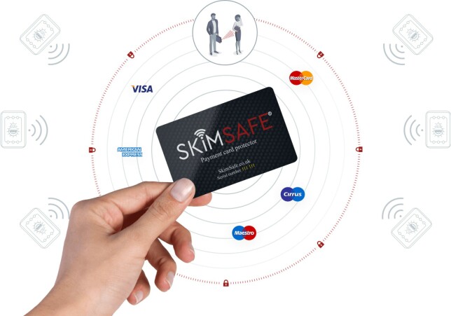 SVINDELSIKKERT: Med SkimSafe-kortet i lomma får ikke svindlere tilgang til den vitale informasjonen din. Så kan du bare nyte ferien - og ikke bekymre deg for å sjekke kontoutskriftene når du kommer hjem. SVINDELSIKKERT: Med SkimSafe-kortet i lomma får ikke svindlere tilgang til den vitale informasjonen din. Så kan du bare nyte ferien - og ikke bekymre deg for å sjekke kontoutskriftene når du kommer hjem.