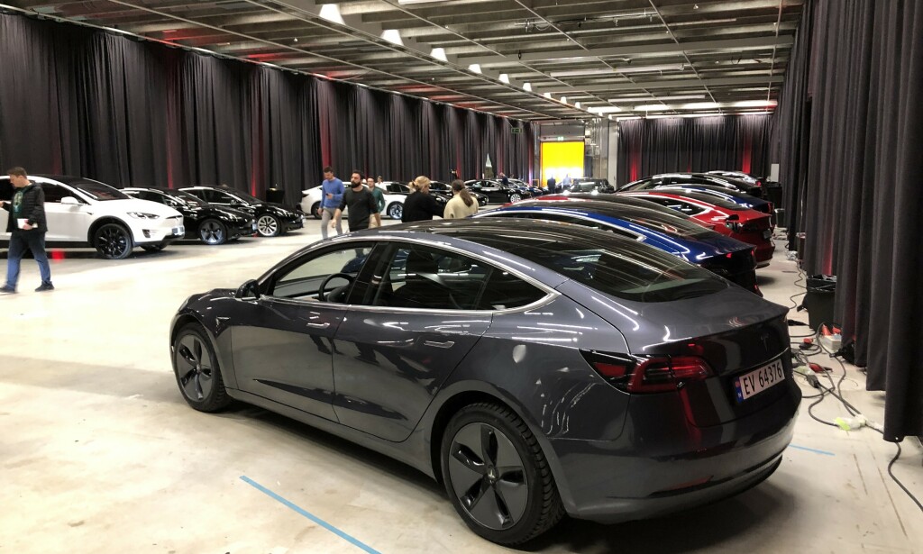 UTLEVERING: Tusenvis av nordmenn har hentet ut en ny Model 3 fra Norges Varemesse på Lillestrøm. Foto: Fred Magne Skillebæk UTLEVERING: Tusenvis av nordmenn har hentet ut en ny Model 3 fra Norges Varemesse på Lillestrøm. Foto: Fred Magne Skillebæk