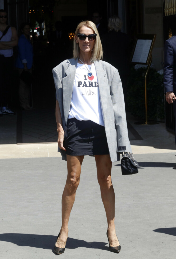 ENKELT OG KULT: Dette antrekket er blant de enklere vi har sett på Celine Dion. Men du vet hva man sier: det enkleste er ofte det beste! Foto: Scanpix ENKELT OG KULT: Dette antrekket er blant de enklere vi har sett på Celine Dion. Men du vet hva man sier: det enkleste er ofte det beste! Foto: Scanpix