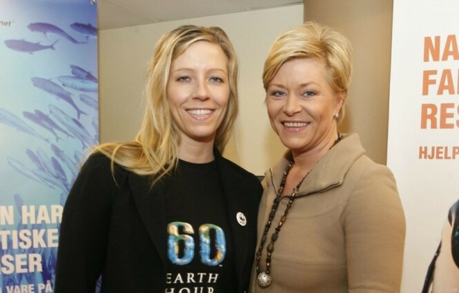 SØSTRE: Nina Jensen (t.v) har et nært forhold til storesøsteren Siv Jensen. Her er de to avbildet i 2009. Foto: NTB Scanpix SØSTRE: Nina Jensen (t.v) har et nært forhold til storesøsteren Siv Jensen. Her er de to avbildet i 2009. Foto: NTB Scanpix