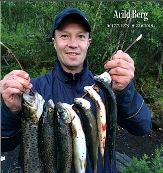 <strong>FELLES SORG:</strong> Arild Berg gikk bort 22. juni. Berg-familien,
Glimt-familien, Bodø og fotball-Norge sørget. Dette er forsiden på
begravelsesheftet. <strong>FELLES SORG:</strong> Arild Berg gikk bort 22. juni. Berg-familien,
Glimt-familien, Bodø og fotball-Norge sørget. Dette er forsiden på
begravelsesheftet.