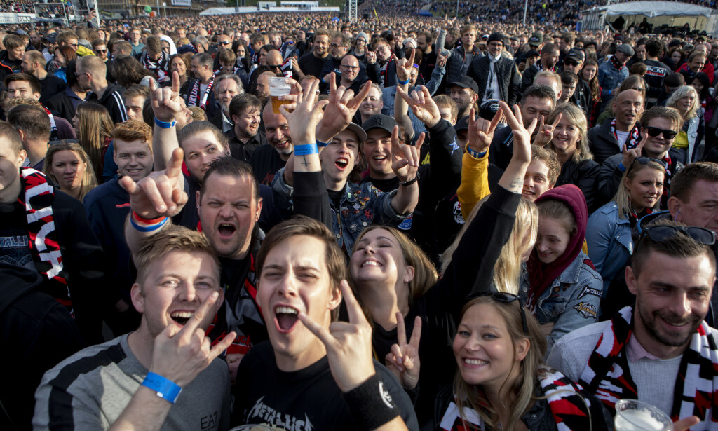 MASSE FOLK: Nærmere 40 000 tok turen til Granåsen arena i går kveld for å se Metallica spille live. Foto: Frank Karlsen / Dagbladet MASSE FOLK: Nærmere 40 000 tok turen til Granåsen arena i går kveld for å se Metallica spille live. Foto: Frank Karlsen / Dagbladet