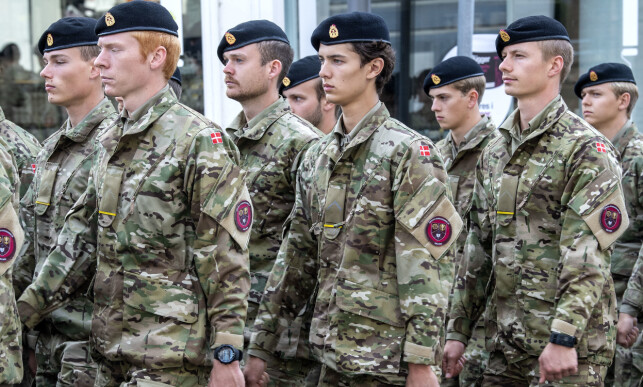 SLUTTET: Prins Nikolai (midten) valgte å avbryte utdannelsen i Forsvaret etter to måneder. Foto: NTB Scanpix SLUTTET: Prins Nikolai (midten) valgte å avbryte utdannelsen i Forsvaret etter to måneder. Foto: NTB Scanpix