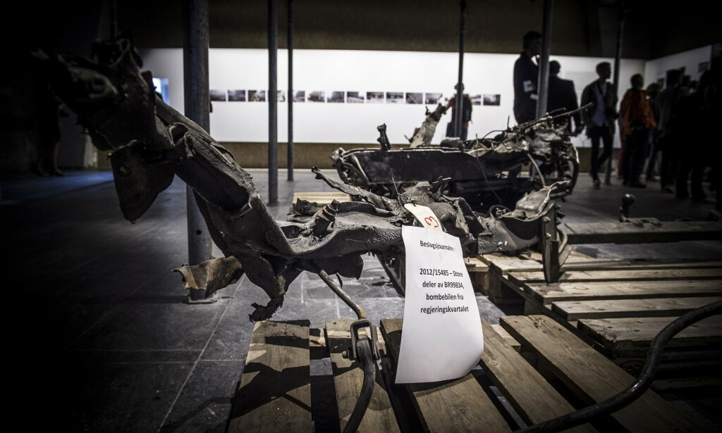 VISES FRAM: Vrakrester av terroristens bombebil har blitt stilt ut på 22. juli-senteret. Hvilke elementer som blir med videre til den permante utstillinga i nye lokaler, er foreløpig uvisst. Foto: Lars Eivind Bones / Dagbladet VISES FRAM: Vrakrester av terroristens bombebil har blitt stilt ut på 22. juli-senteret. Hvilke elementer som blir med videre til den permante utstillinga i nye lokaler, er foreløpig uvisst. Foto: Lars Eivind Bones / Dagbladet