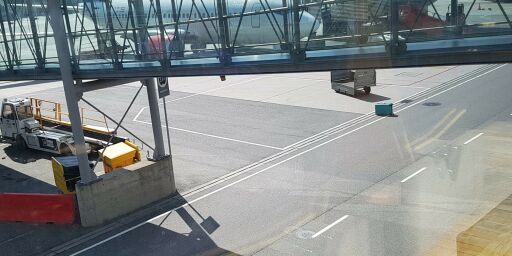 image: Koffert lå henslengt på Gardermoen: - Skammelig