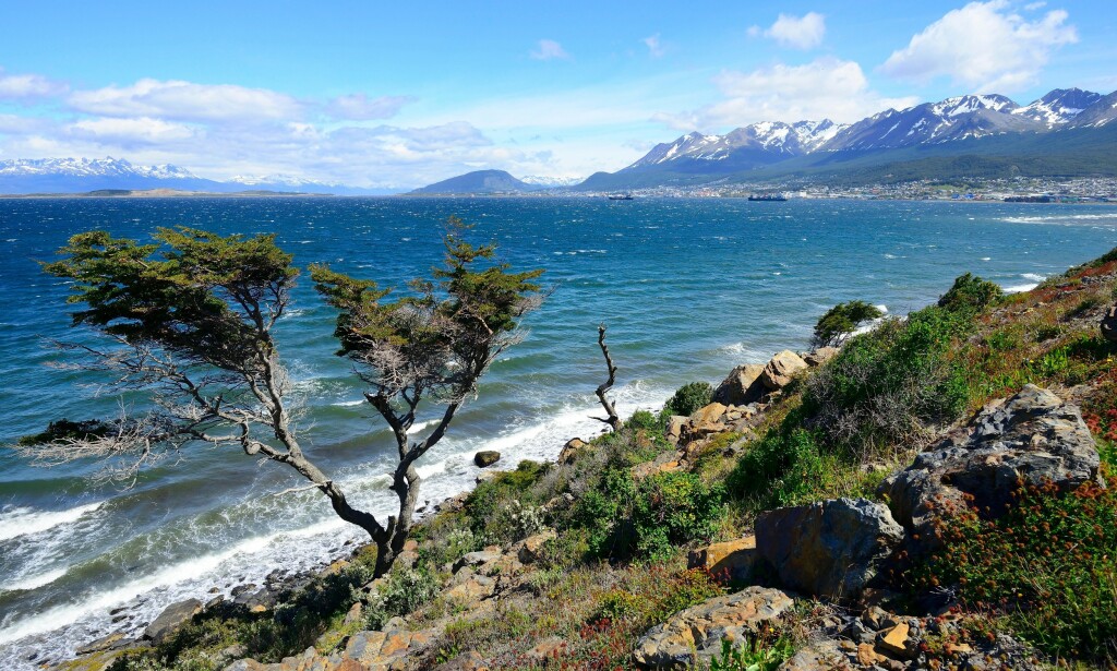 NATURSKJØNT: Det er her ved Ushuaia, verdens sørligste by, at man nå ser på mulighetene for å starte med lakskeoppdrett. NATURSKJØNT: Det er her ved Ushuaia, verdens sørligste by, at man nå ser på mulighetene for å starte med lakskeoppdrett.