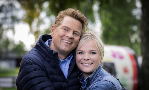 PROGRAMLEDERE: Robert Stoltenberg og Ingrid Gjessing Linhave leder Sommeråpent fra Moysand familiecamping. FOTO: NRK PROGRAMLEDERE: Robert Stoltenberg og Ingrid Gjessing Linhave leder Sommeråpent fra Moysand familiecamping. FOTO: NRK