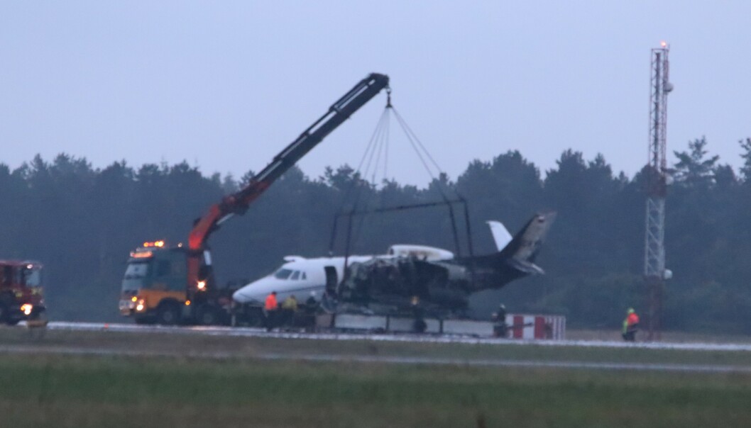 TOK FYR: Det tyskeide Cessna-flyet tok fyr under landing i Århus natt til tirsdag. Foto: Ritzau Scanpix TOK FYR: Det tyskeide Cessna-flyet tok fyr under landing i Århus natt til tirsdag. Foto: Ritzau Scanpix
