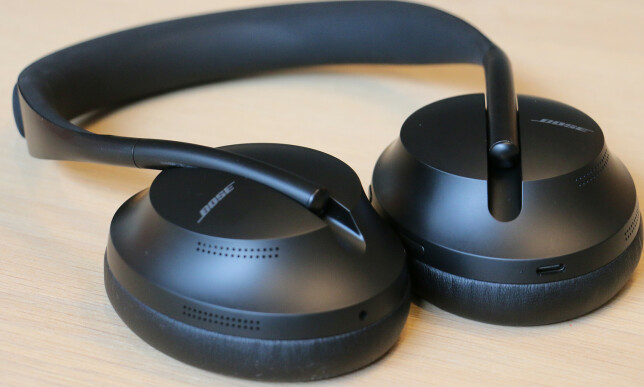 ELEGANT: Bose har gått for et ganske minimalistisk design, der hodebøylen går utenpå klokkene og justeres trinnløst. Foto: Pål Joakim Pollen ELEGANT: Bose har gått for et ganske minimalistisk design, der hodebøylen går utenpå klokkene og justeres trinnløst. Foto: Pål Joakim Pollen
