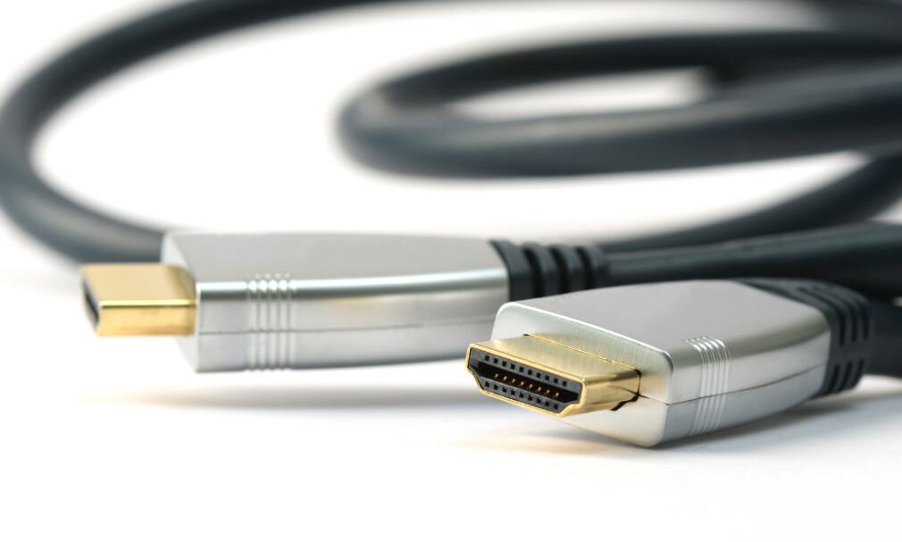 GULLBELAGT HDMI: Det ser kanskje stilig ut, men det er helt unødvendig å kjøpe en dyrere, gullbelagt HDMI-kabel. Foto: Shutterstock