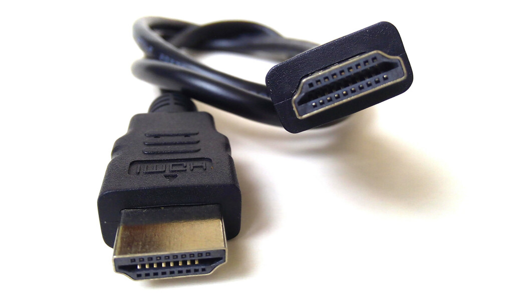 En vanlig HDMI 2.0-kabel er like bra som den i gull, men også rimeligere. Foto: Shutterstock