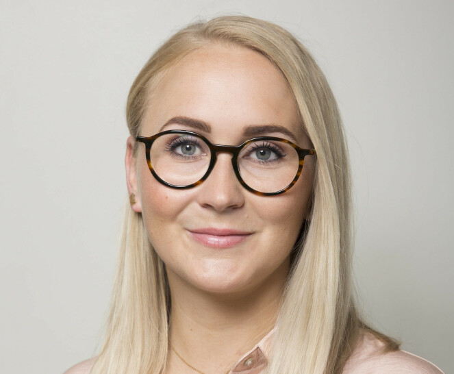 DØDELIG GIFT: - Statistikken viser at insektstikk er noe av det som faktisk dreper folk, sier helsefaglig rådgiver Anna Bistrup i Astma- og Allergiforbundet (NAAF). FOTO: Norges Astma- og Allergiforbund. DØDELIG GIFT: - Statistikken viser at insektstikk er noe av det som faktisk dreper folk, sier helsefaglig rådgiver Anna Bistrup i Astma- og Allergiforbundet (NAAF). FOTO: Norges Astma- og Allergiforbund.