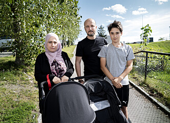 HOLDER SEG UNNA NETTET: Fedua Elhammashi (38), Sofian Debbali (44) og sønnen Ismail Bergum Debbali (14) trives på Stovner, og holder seg unna kommentarfeltene på nettet. HOLDER SEG UNNA NETTET: Fedua Elhammashi (38), Sofian Debbali (44) og sønnen Ismail Bergum Debbali (14) trives på Stovner, og holder seg unna kommentarfeltene på nettet.