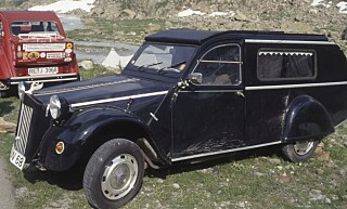 FARVEL! Lev og dø i en 2CV. Foto: Geir Hovensjø FARVEL! Lev og dø i en 2CV. Foto: Geir Hovensjø