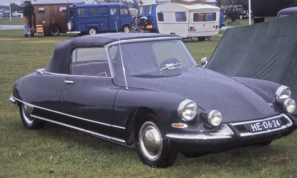 CABRIOLET: Elegant todørs. Ettertraktet og dyr veteran. Foto: Geir Hovensjø CABRIOLET: Elegant todørs. Ettertraktet og dyr veteran. Foto: Geir Hovensjø