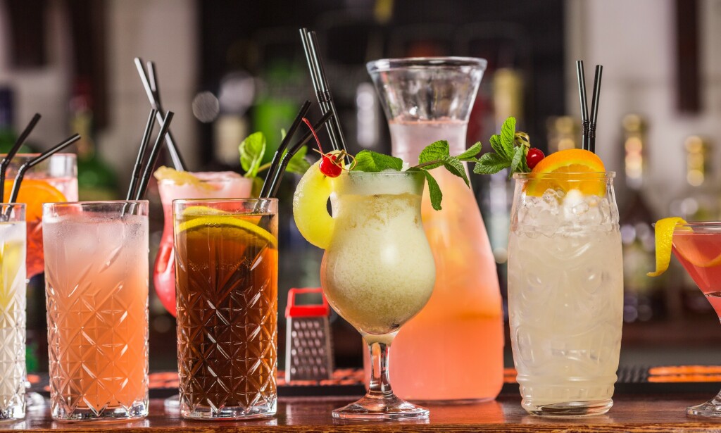 COCKTAILS: Posene smaker som helt standard kommersielle utgaver av cocktailene de inneholder, med mye sødme og lite friskhet. Foto: Shutterstock / NTB Scanpix COCKTAILS: Posene smaker som helt standard kommersielle utgaver av cocktailene de inneholder, med mye sødme og lite friskhet. Foto: Shutterstock / NTB Scanpix