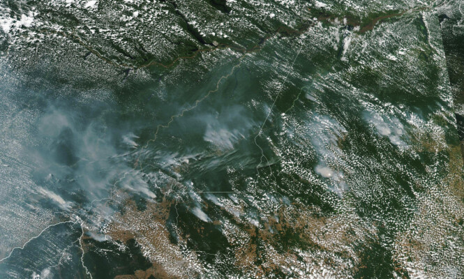 <strong>BRANN:</strong> Dette satellittbildet viser at røyken fra Amazonas er synlig fra verdensrommet. Foto: NASA <strong>BRANN:</strong> Dette satellittbildet viser at røyken fra Amazonas er synlig fra verdensrommet. Foto: NASA