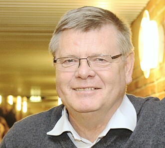 KUN ALBUEN: Ørjan Olsvik forteller at det eneste som skal inn i øret er din egen albue. Foto: Privat. KUN ALBUEN: Ørjan Olsvik forteller at det eneste som skal inn i øret er din egen albue. Foto: Privat.