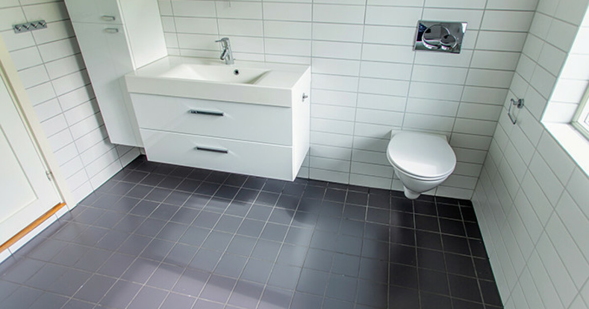 Vask av fliser p bad Vask av fliser p bad