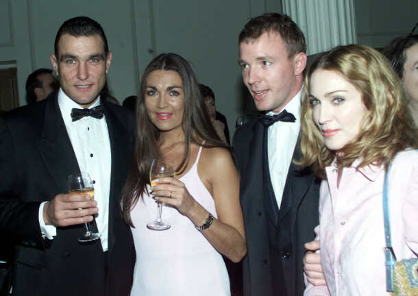 STJERNEPAR: Vinnie og Tanya Jones avbildet med Guy Ritchie og Madonna på Evening Standard British Film Awards i åe 2000. Foto: Ken Towner/ANL/REX/ NTB scanpix STJERNEPAR: Vinnie og Tanya Jones avbildet med Guy Ritchie og Madonna på Evening Standard British Film Awards i åe 2000. Foto: Ken Towner/ANL/REX/ NTB scanpix