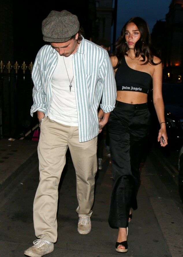 <strong>I LONDON:</strong> Brooklyn Beckham og Hana Cross fotografert sammen i storbyen 4. juli. Foto: Beretta/ Sims/Shutterstock/ NTB scanpix <strong>I LONDON:</strong> Brooklyn Beckham og Hana Cross fotografert sammen i storbyen 4. juli. Foto: Beretta/ Sims/Shutterstock/ NTB scanpix