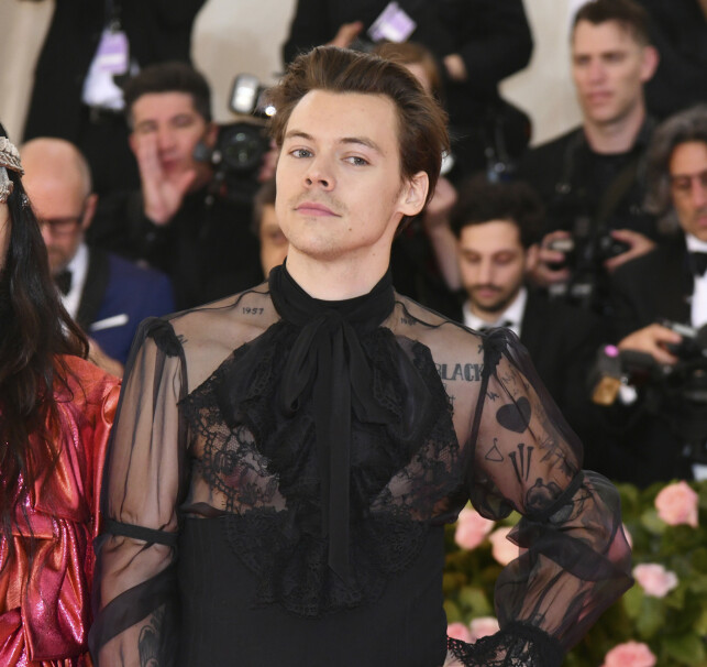 STYLET: Her er Harry Styles på den røde løperen under årets Met-galla i 2019. Foto: NTB Scanpix STYLET: Her er Harry Styles på den røde løperen under årets Met-galla i 2019. Foto: NTB Scanpix