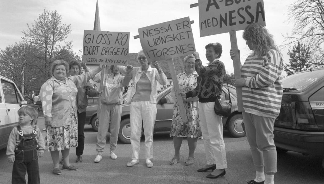 UTSKJELT: Abortdemonstrasjonene til Nessa og Knudsen ble sjelden avholdt uten motprotester. Disse damene demonstrerte i Torsnes i Østfold i 1988. Foto: NTB scanpix UTSKJELT: Abortdemonstrasjonene til Nessa og Knudsen ble sjelden avholdt uten motprotester. Disse damene demonstrerte i Torsnes i Østfold i 1988. Foto: NTB scanpix