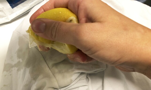 image: Frukten kan redde hvite plagg som har gulnet i vask image: Frukten kan redde hvite plagg som har gulnet i vask