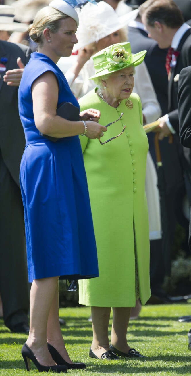 BARNEBARN: Zara Tindall er ofte å se på kongelige sammenkomster. Her er hun avbildet sammen med dronning Elizabeth i 2017. Foto: NTB Scanpix BARNEBARN: Zara Tindall er ofte å se på kongelige sammenkomster. Her er hun avbildet sammen med dronning Elizabeth i 2017. Foto: NTB Scanpix