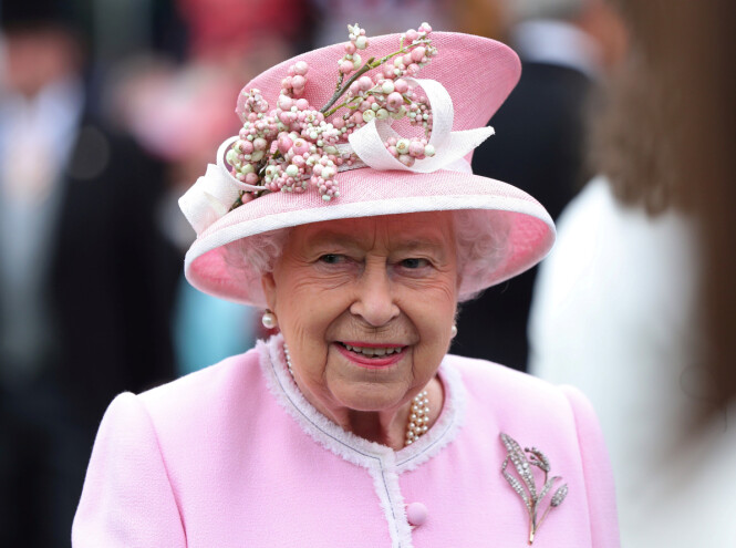 VIL VÆRE SYNLIG I SOSIALE MEDIER: Dronning Elizabeth utlyste en stilling som digital kommunikasjonssjef i mai. Foto: NTB Scanpix VIL VÆRE SYNLIG I SOSIALE MEDIER: Dronning Elizabeth utlyste en stilling som digital kommunikasjonssjef i mai. Foto: NTB Scanpix