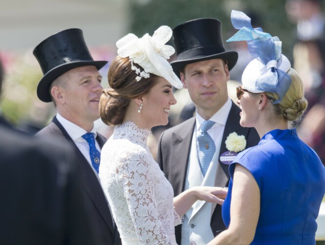 SAMLET: Her er Mike og Zara Tindall avbildet sammen med prins William og hertuginne Kate i 2017. Foto: NTB Scanpix SAMLET: Her er Mike og Zara Tindall avbildet sammen med prins William og hertuginne Kate i 2017. Foto: NTB Scanpix