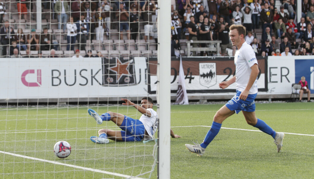 <strong>1-0:</strong> Her har Moldes Ohi Omoijuanfo akkurat satt inn 1–0 for Molde mot Mjøndalen. Foto: Terje Bendiksby / NTB scanpix. <strong>1-0:</strong> Her har Moldes Ohi Omoijuanfo akkurat satt inn 1–0 for Molde mot Mjøndalen. Foto: Terje Bendiksby / NTB scanpix.