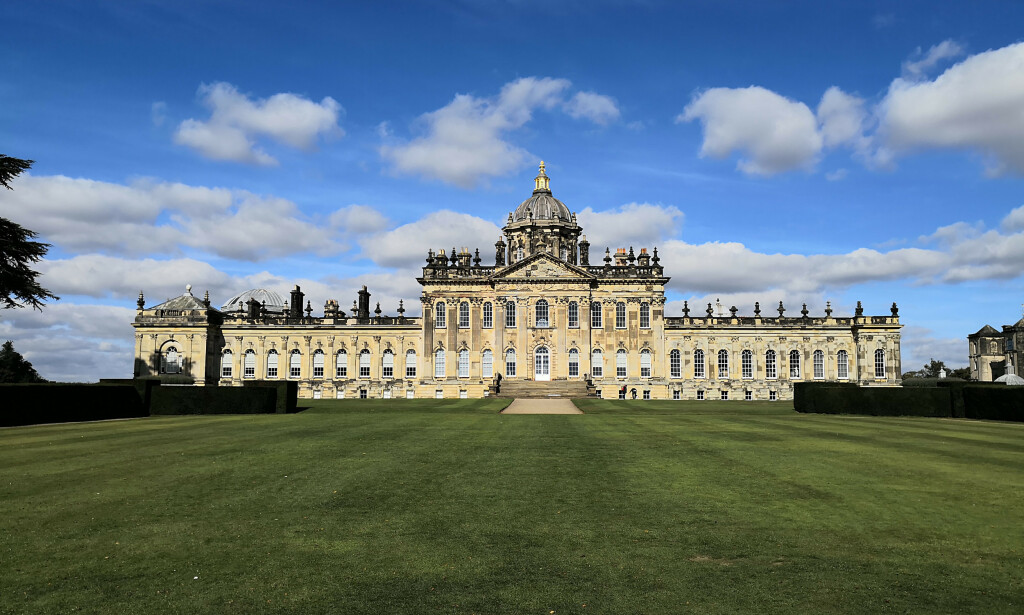 BRYLLUPSFEST: Det var på det nærliggende Howard-slottet at bryllupsfesten fant sted. Det skal være et av Europas aller største slott. Foto: Shutterstock/NTB Scanpix BRYLLUPSFEST: Det var på det nærliggende Howard-slottet at bryllupsfesten fant sted. Det skal være et av Europas aller største slott. Foto: Shutterstock/NTB Scanpix