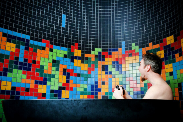 Da Christin Gorman skulle lage dette badet, skrev hun kode for å generere Tetris-designet på flisene. 📸: Privat Da Christin Gorman skulle lage dette badet, skrev hun kode for å generere Tetris-designet på flisene. 📸: Privat