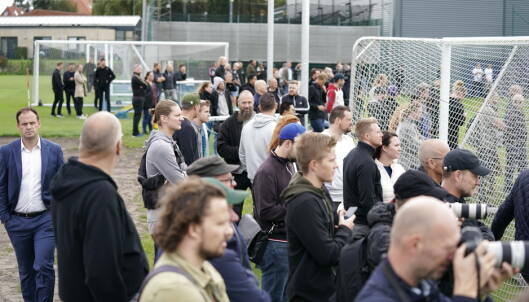 STORT OPPMØTE: Det var mange som ville ha en bit av Nicklas Bendtner på sin første trening med FCK. Foto: Niels Christian Vilmann/NTB Scanpix STORT OPPMØTE: Det var mange som ville ha en bit av Nicklas Bendtner på sin første trening med FCK. Foto: Niels Christian Vilmann/NTB Scanpix
