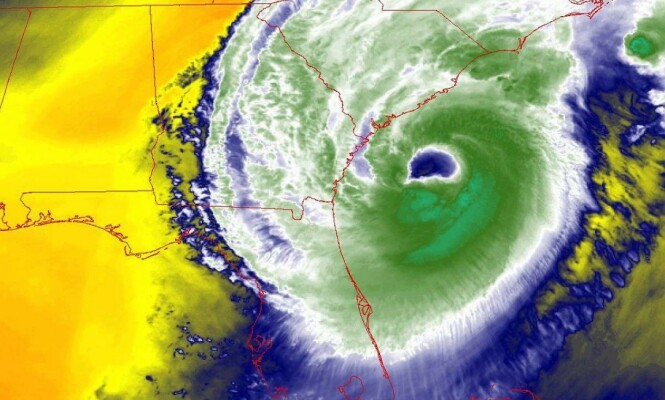 DORIAN: Slik er Dorian plassert torsdag morgen, norsk tid. Orkanen beveger seg fra Bahamas mot kysten av USA. Foto: National Hurricane Center DORIAN: Slik er Dorian plassert torsdag morgen, norsk tid. Orkanen beveger seg fra Bahamas mot kysten av USA. Foto: National Hurricane Center
