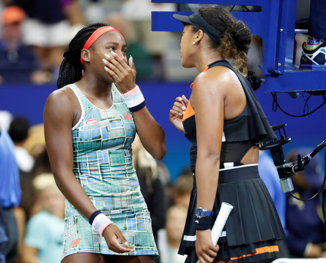 RØRT: Coco Gauff (t.v.) tok til tårene etter tapet i US Open. Så kom motstander Naomi Osaka bort. Foto: Scanpix RØRT: Coco Gauff (t.v.) tok til tårene etter tapet i US Open. Så kom motstander Naomi Osaka bort. Foto: Scanpix