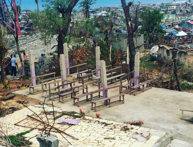 RASERT SKOLE: Bare pilarene står igjen av skolebygningen etter orkanens Mathews herjinger på Haiti i 2016. FOTO: Privat RASERT SKOLE: Bare pilarene står igjen av skolebygningen etter orkanens Mathews herjinger på Haiti i 2016. FOTO: Privat