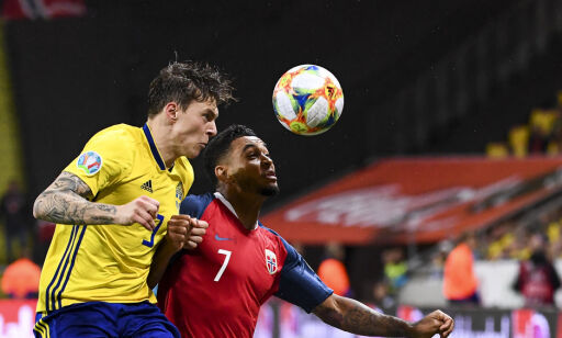 Norway's forward Joshua King (R) and Sweden's defender Victor Lindelof vie for the ball during the UEFA Euro 2020 Group F qualification football match Sweden v Norway on September 8, 2019 in Solna, Sweden. (Photo by Jonathan NACKSTRAND / AFP)