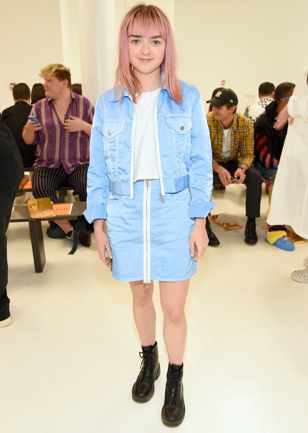 MAISIE WILLIAMS: «Game of Thrones»-stjernen kombinerte søte pastellfarger med kraftige boots på Helmut Lang-visningen-. Foto: NTB scanpix MAISIE WILLIAMS: «Game of Thrones»-stjernen kombinerte søte pastellfarger med kraftige boots på Helmut Lang-visningen-. Foto: NTB scanpix