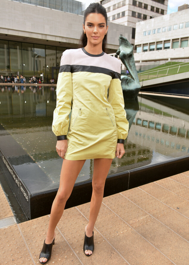 KENDALL JENNER: Supermodellen iført en minikjole med sporty lommer på Longchamp-visningen forrige uke. Foto: Swan Gallet/WWD/Shutterstock/ NTB scanpix KENDALL JENNER: Supermodellen iført en minikjole med sporty lommer på Longchamp-visningen forrige uke. Foto: Swan Gallet/WWD/Shutterstock/ NTB scanpix