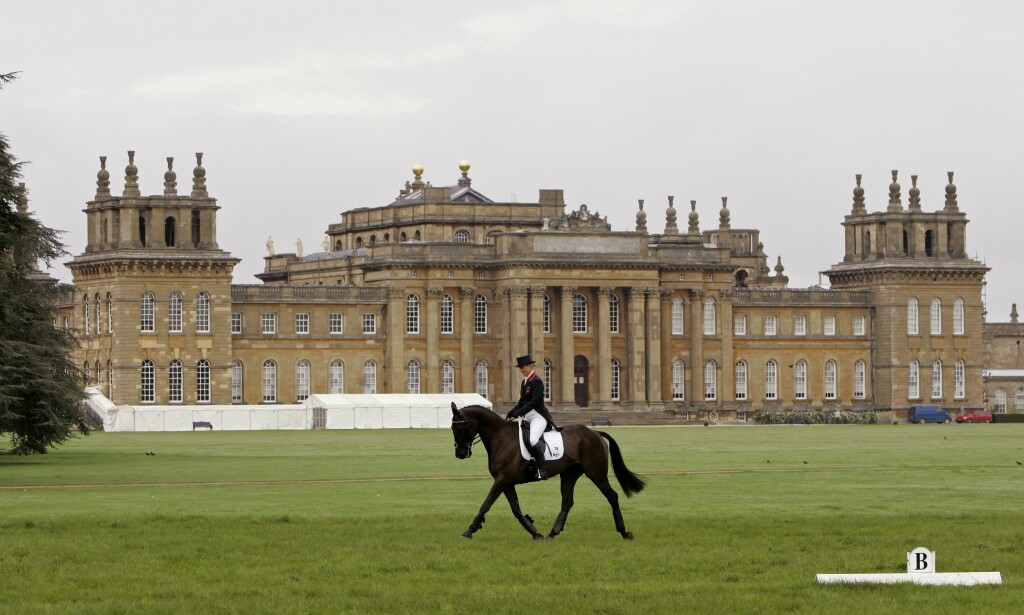 ÅSTED: Den gigantiske herregården Blenheim Palace i Oxfordshire i England. Foto: REX / NTB Scanpix ÅSTED: Den gigantiske herregården Blenheim Palace i Oxfordshire i England. Foto: REX / NTB Scanpix