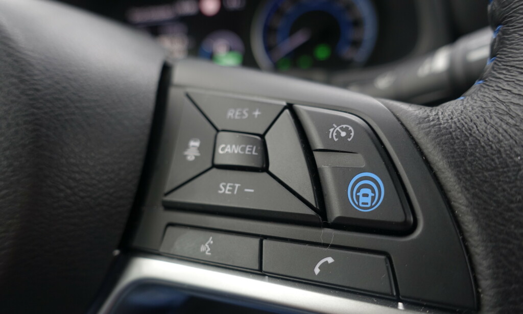 AUTONOM: Nissan synes deres autonome er såpass bra at de har gitt den et nytt symbol. Den fungerer tilfredsstillende i de fleste tilfeller. Foto: Rune M. Nesheim AUTONOM: Nissan synes deres autonome er såpass bra at de har gitt den et nytt symbol. Den fungerer tilfredsstillende i de fleste tilfeller. Foto: Rune M. Nesheim