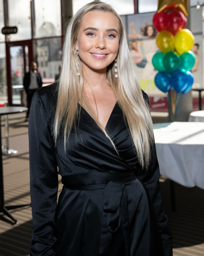 ENSOM MAJESTET: Martine Lunde var alene på høstlanseringen til TV 2. Kjæresten ble igjen i Oslo, mye på grunn av flyskrekken han sliter med. Foto: Andreas Fadum / Se og Hør ENSOM MAJESTET: Martine Lunde var alene på høstlanseringen til TV 2. Kjæresten ble igjen i Oslo, mye på grunn av flyskrekken han sliter med. Foto: Andreas Fadum / Se og Hør