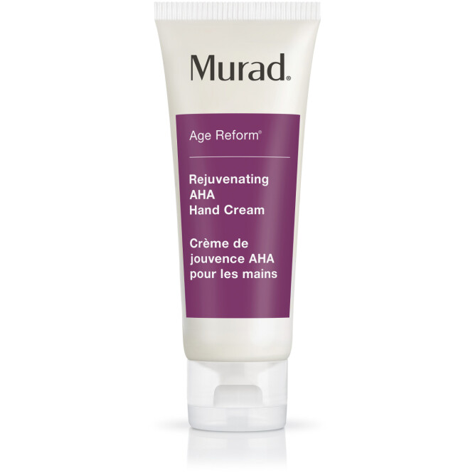 Glykolsyre som eksfolierer huden og hjelper på pigmentering (kr 355, Murad, Rejuvenating AHA Hand Cream). FOTO: Produsenten Glykolsyre som eksfolierer huden og hjelper på pigmentering (kr 355, Murad, Rejuvenating AHA Hand Cream). FOTO: Produsenten